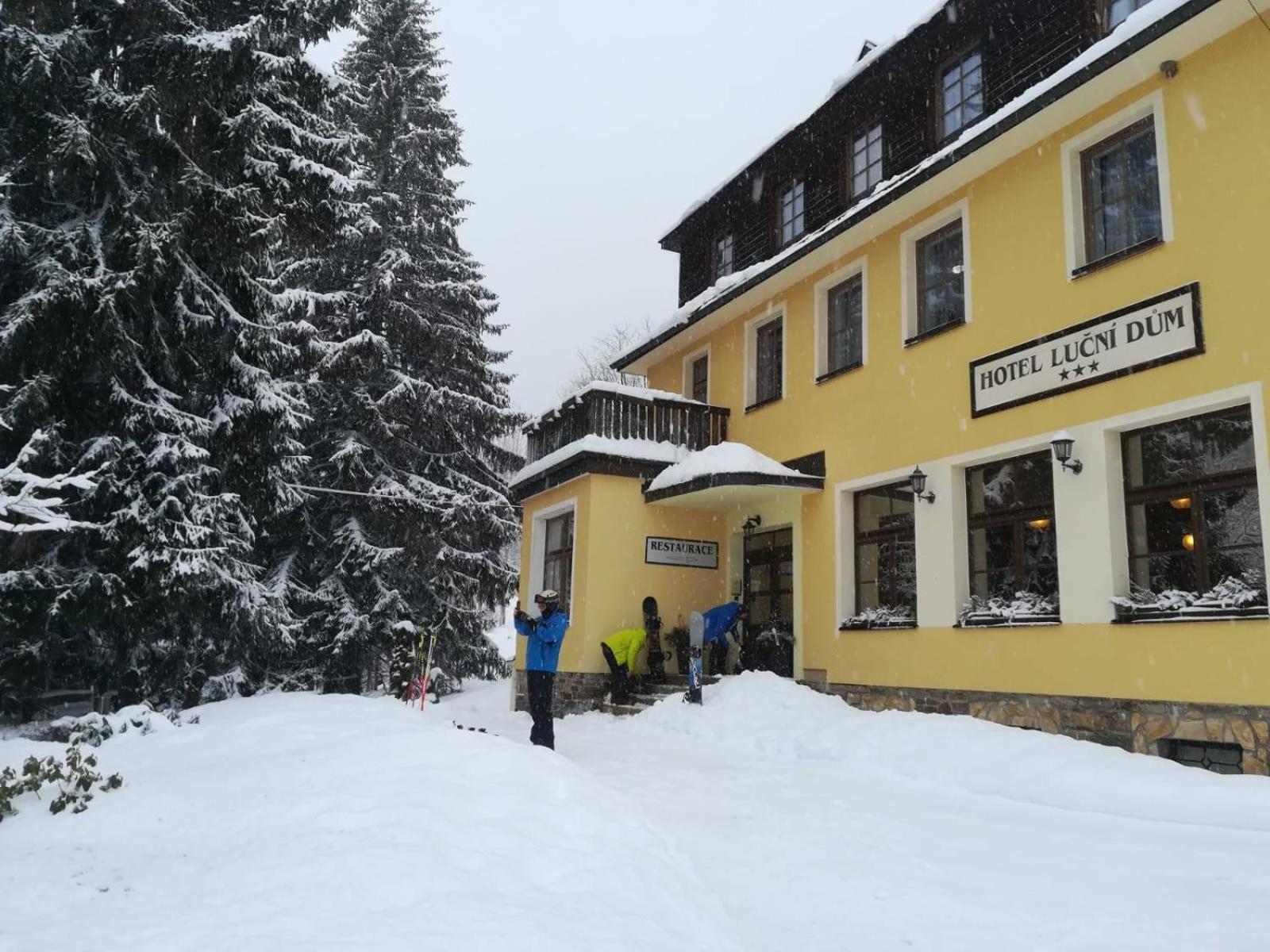 Hotel Lucni Dum à Janské Lázně Extérieur photo